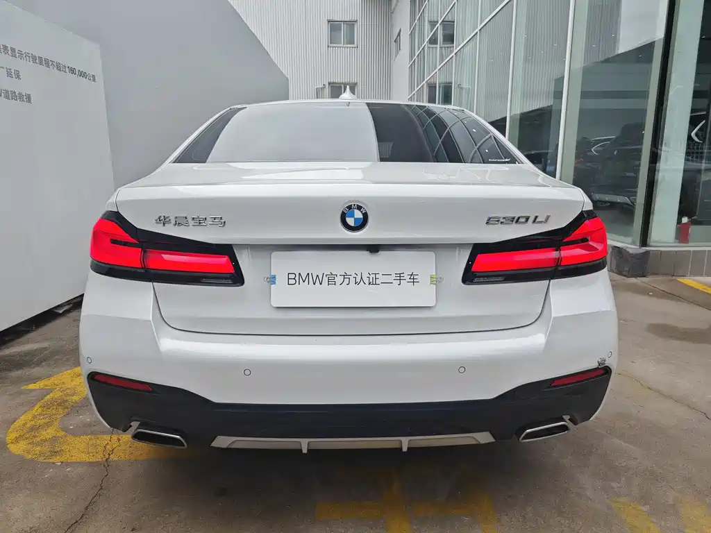 BMW 5 Series — миниатюра 6