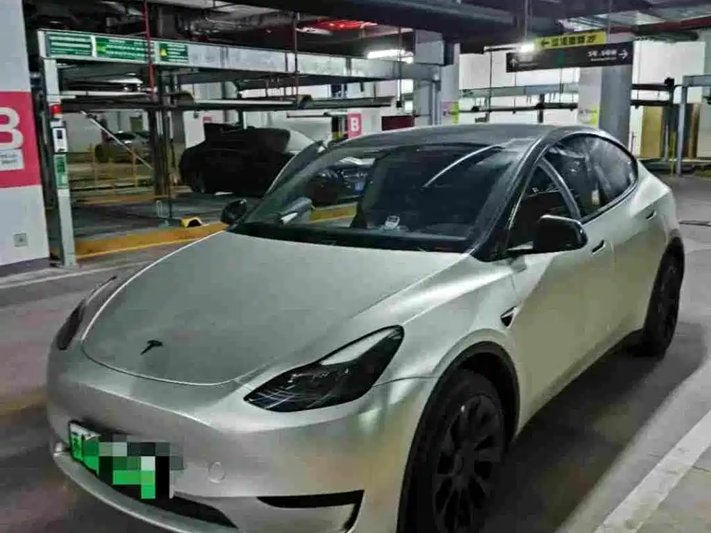 Tesla Model Y 2024