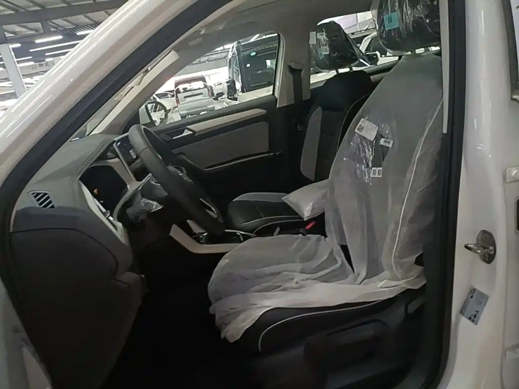 Volkswagen T-Roc — миниатюра 15