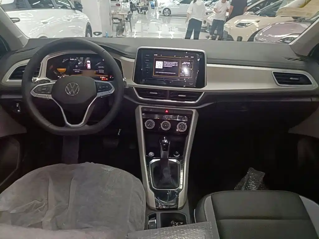 Volkswagen T-Roc — миниатюра 10