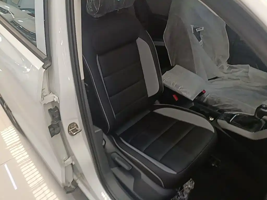 Volkswagen T-Roc — миниатюра 25