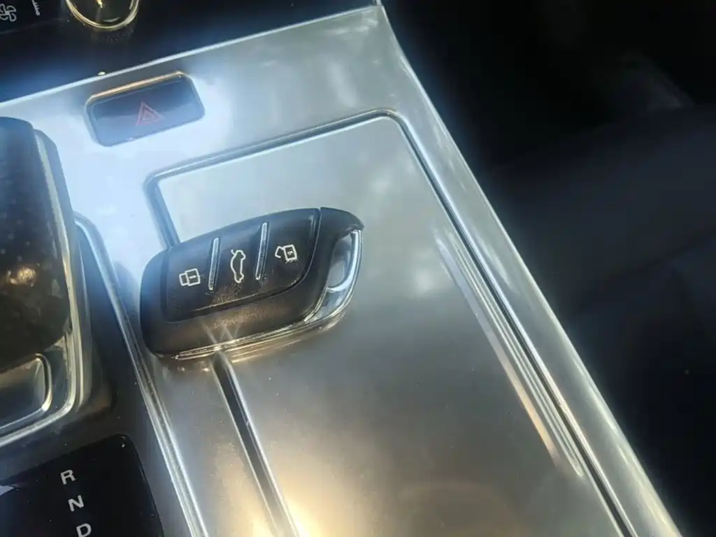 Roewe i6 MAX New Energy — миниатюра 9