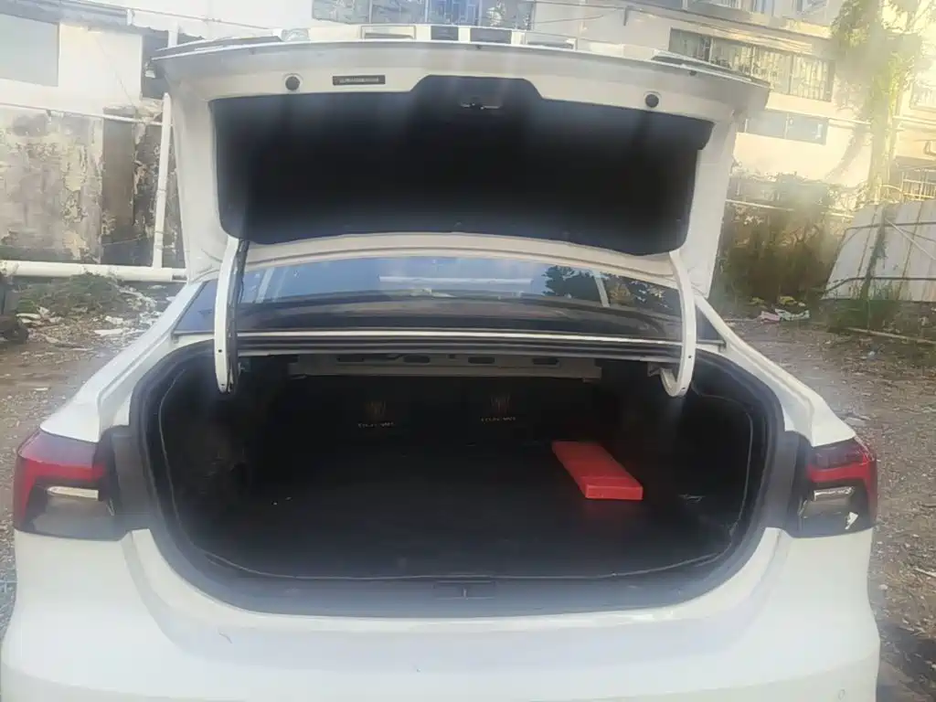 Roewe i6 MAX New Energy — миниатюра 19