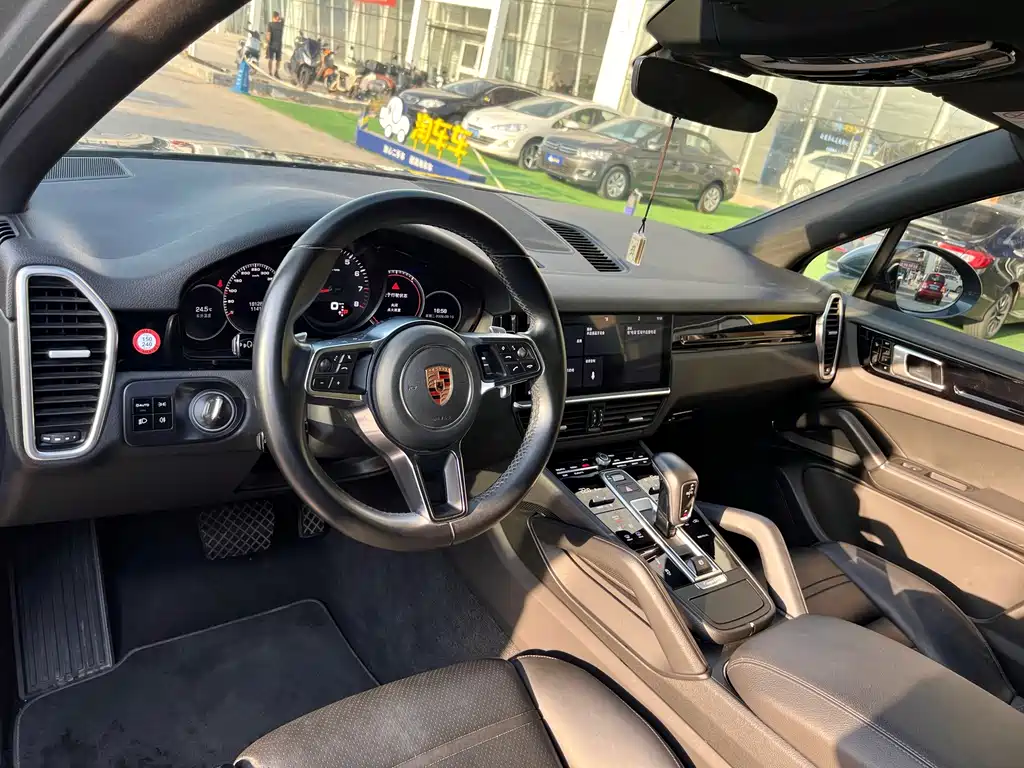 Porsche Cayenne — миниатюра 5