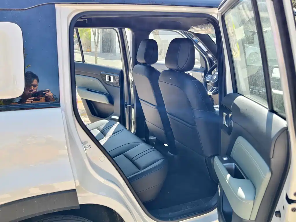 BAOJUN YUE ALSO PLUS