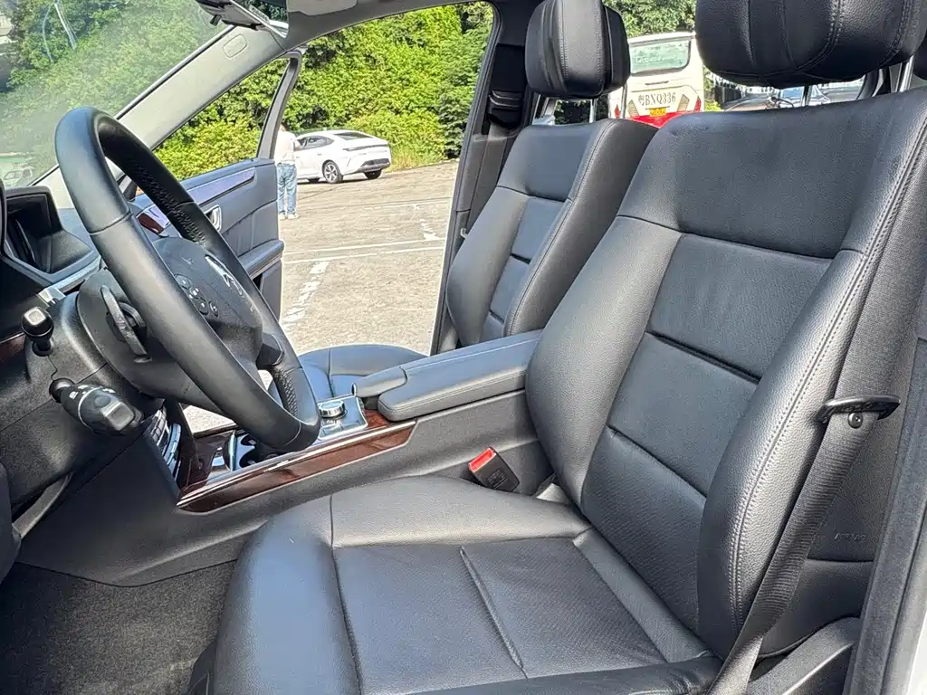 Mercedes-Benz E-Class — миниатюра 7