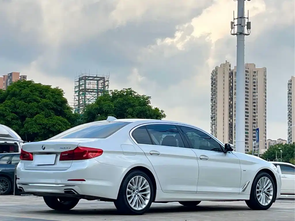 BMW 5 Series — миниатюра 7