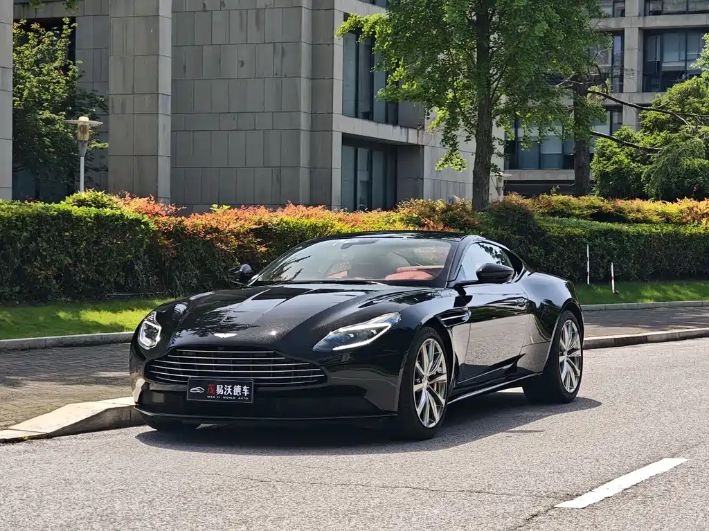 Aston Martin DB11 2019