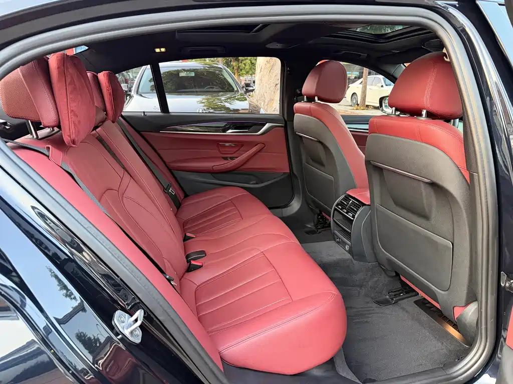 BMW 5 Series — миниатюра 13