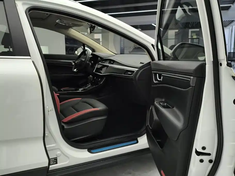 Geely Emgrand GS — миниатюра 8