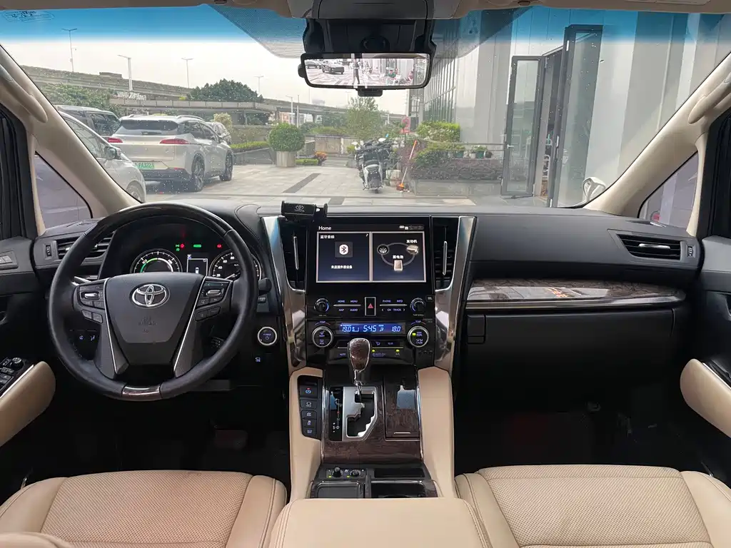 Toyota Vellfire — миниатюра 8