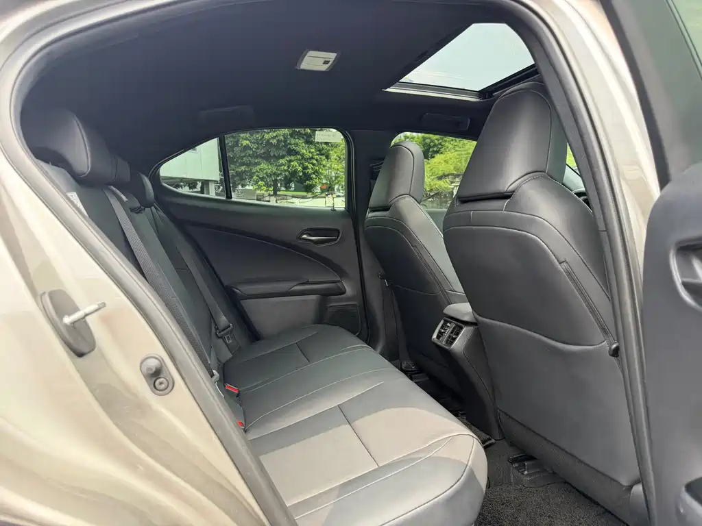 Lexus UX — миниатюра 9