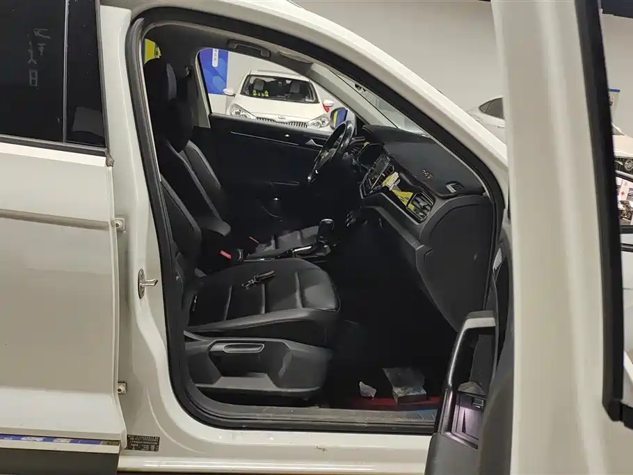 VOLKSWAGEN T ROC EXPLORING SONGS