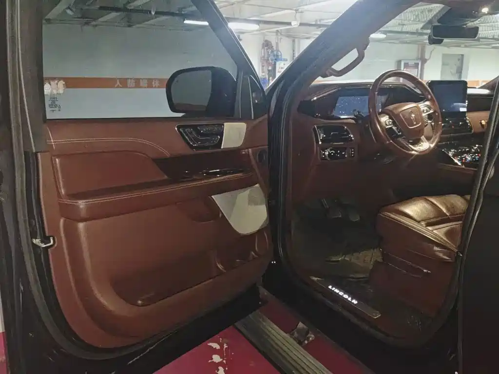 Lincoln Navigator — миниатюра 4