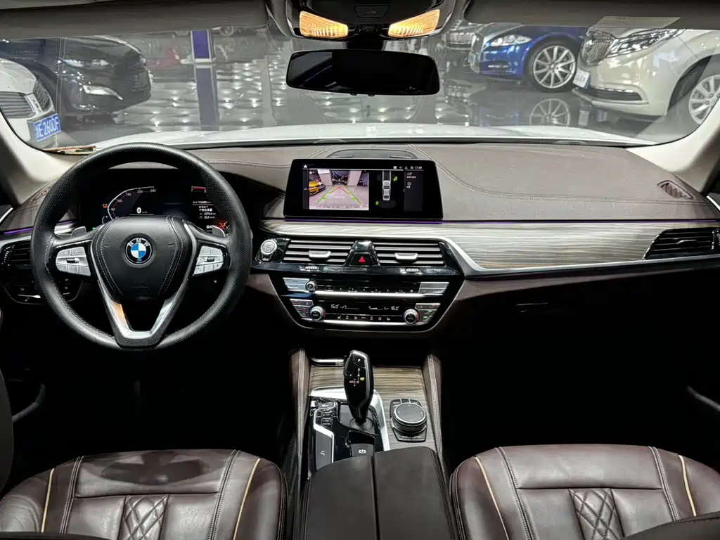 BMW 5 Series — миниатюра 14