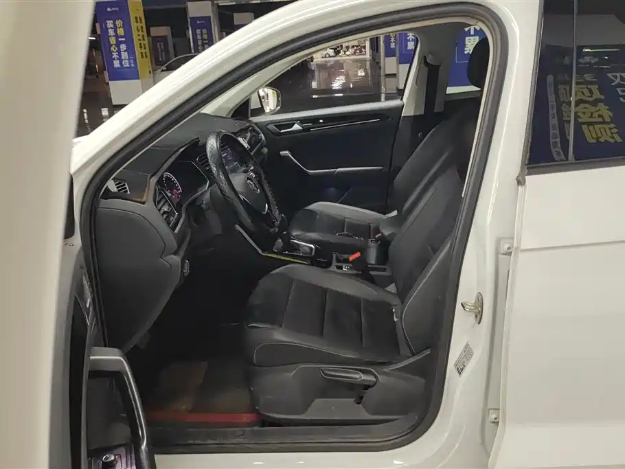 VOLKSWAGEN T ROC EXPLORING SONGS