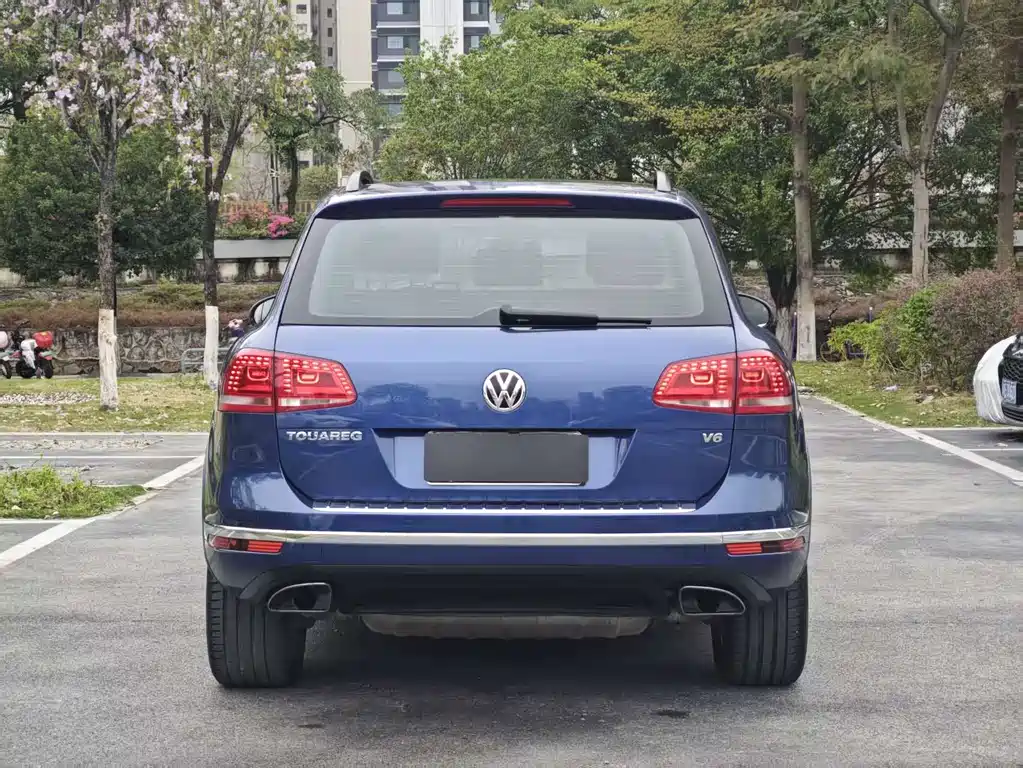 VOLKSWAGEN TOUAREG