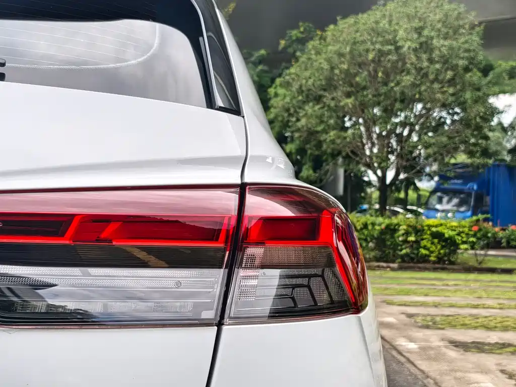 Audi Q4 e-tron — миниатюра 8