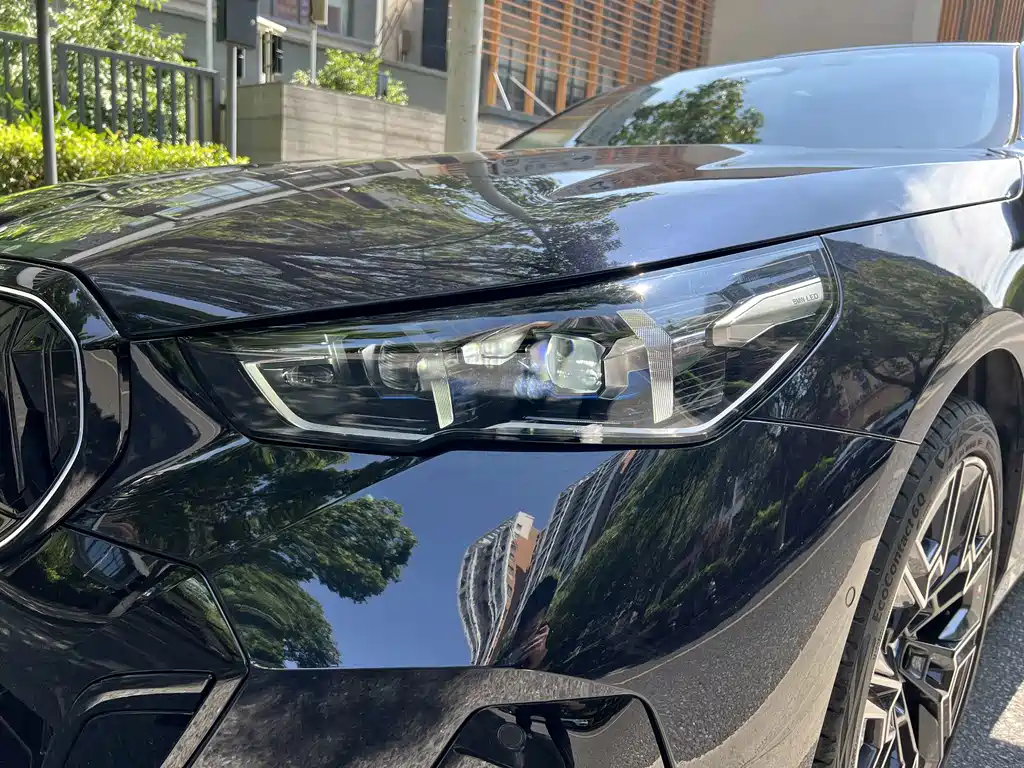 BMW 5 Series — миниатюра 3