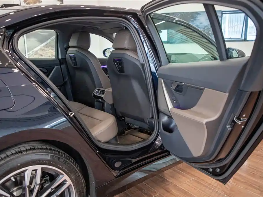 BMW 5 Series (Import) — миниатюра 16