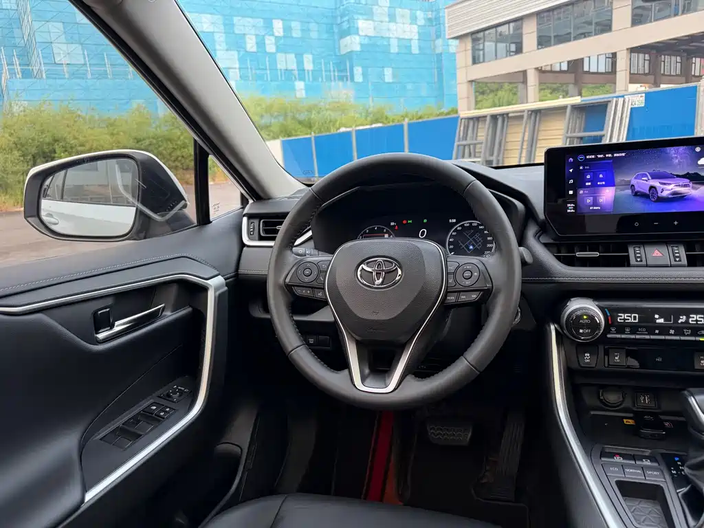 Toyota RAV4 — миниатюра 7