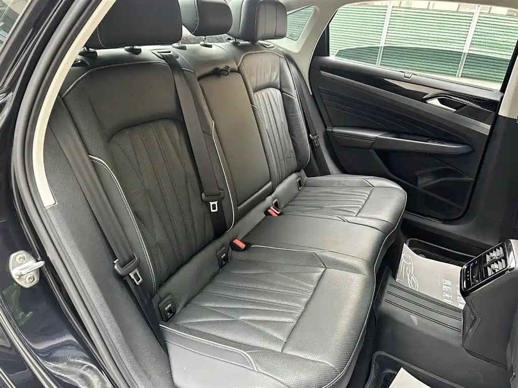 Volkswagen Passat 2023 330TSI Luxury