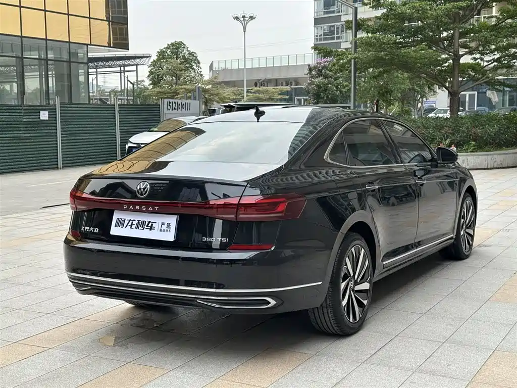Volkswagen Passat 2023 330TSI Luxury