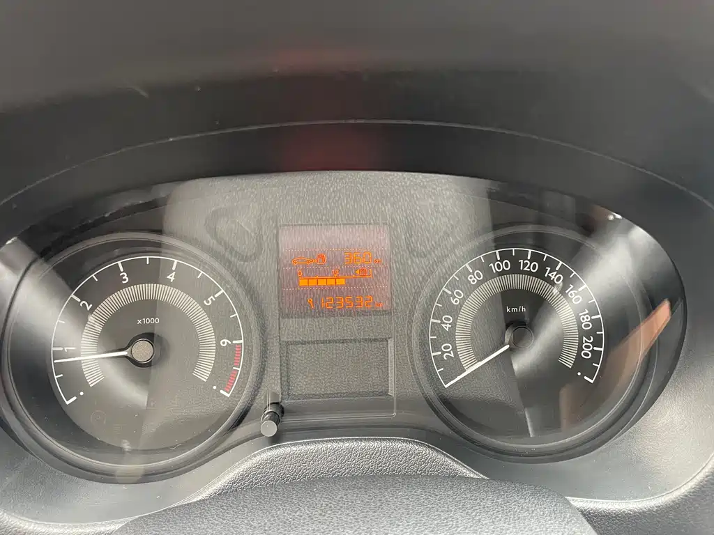 Peugeot 301 2014 1.6L MT Comfort