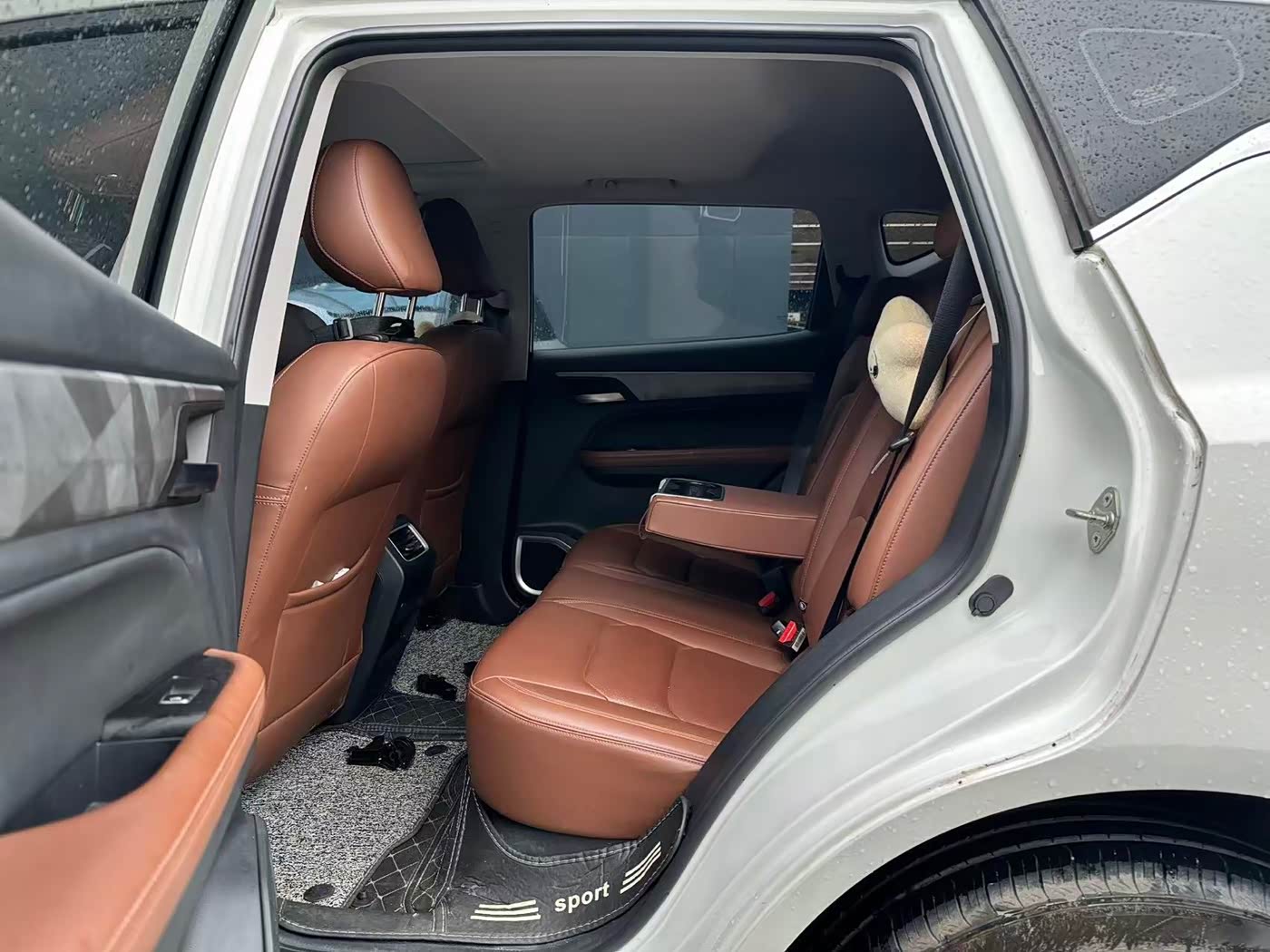 Geely Emgrand X6 1.4 л 2021 г. Белый, пробег 25000 км