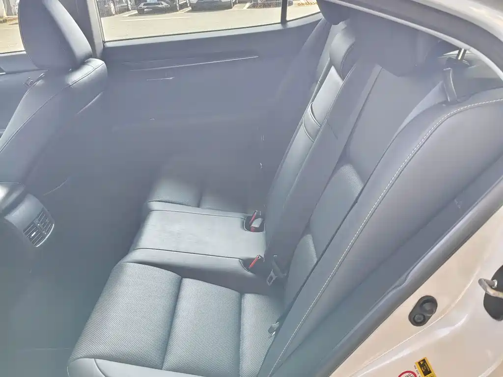 Lexus ES — миниатюра 6