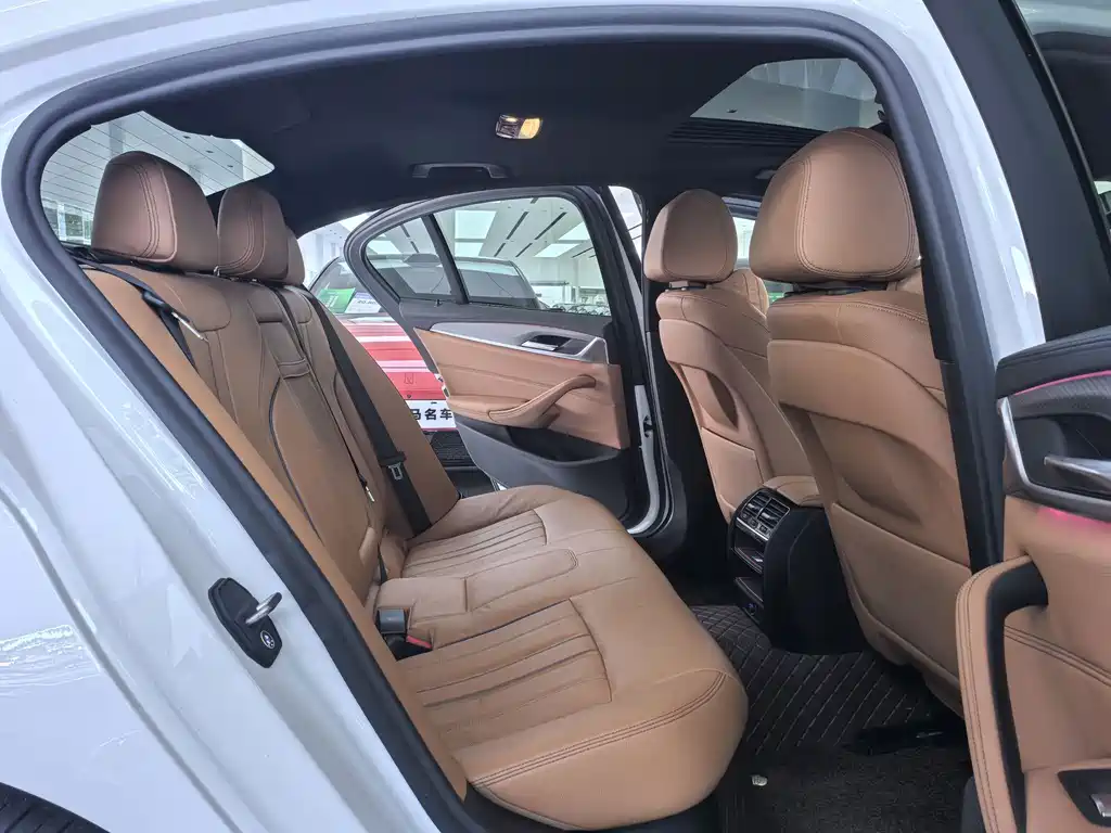 BMW 5 Series (Import) — миниатюра 11