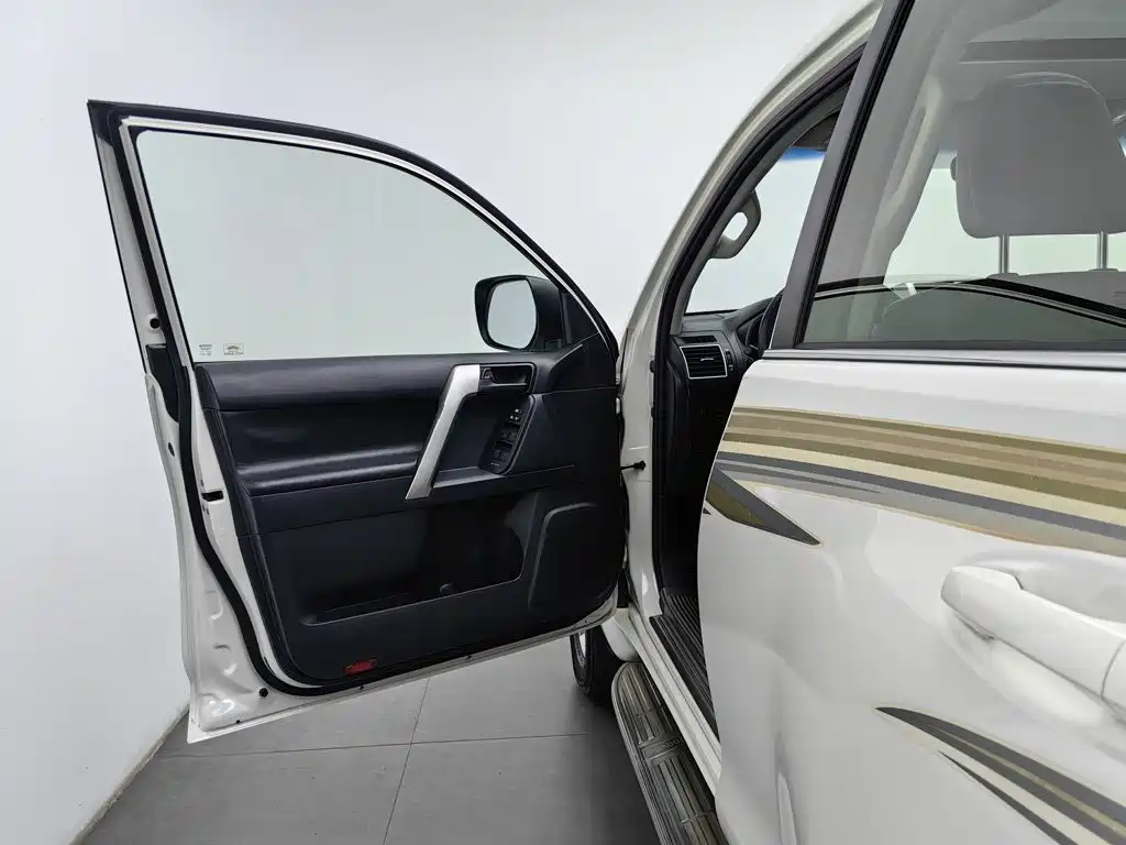 Toyota Prado — миниатюра 8