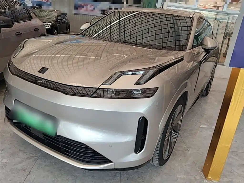 Lynk & Co 08 EM-P 2023