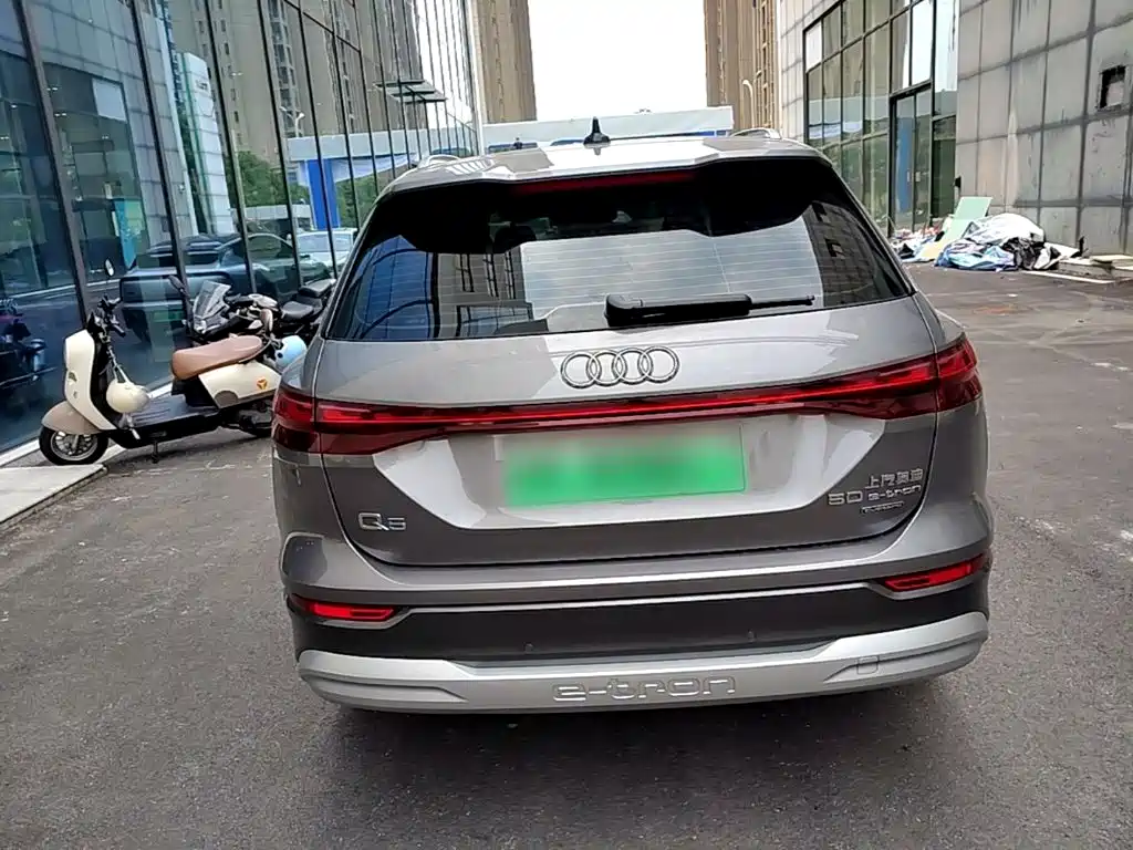 Audi Q5 e-tron — миниатюра 6