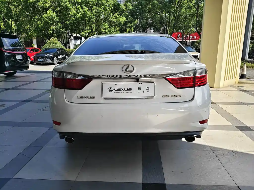 Lexus ES — миниатюра 8