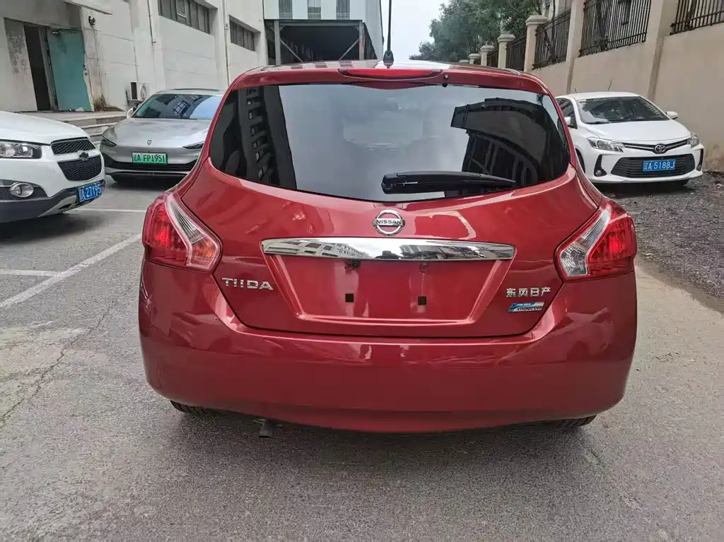 Nissan Tiida — миниатюра 10