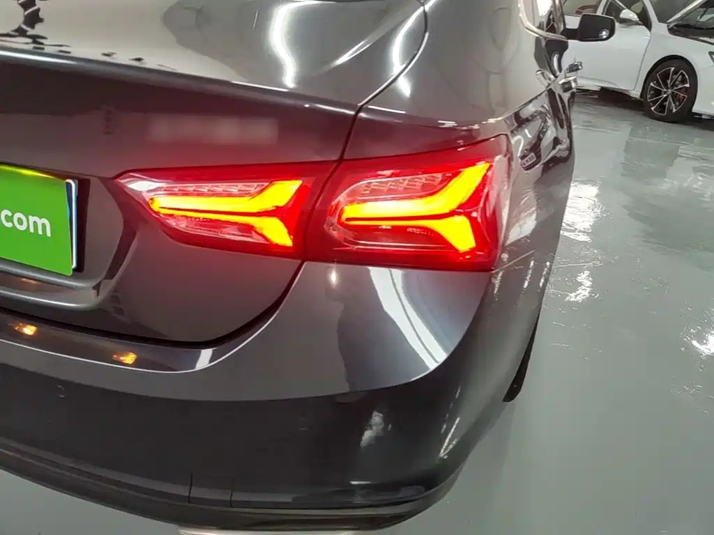 Chevrolet Malibu XL — миниатюра 8