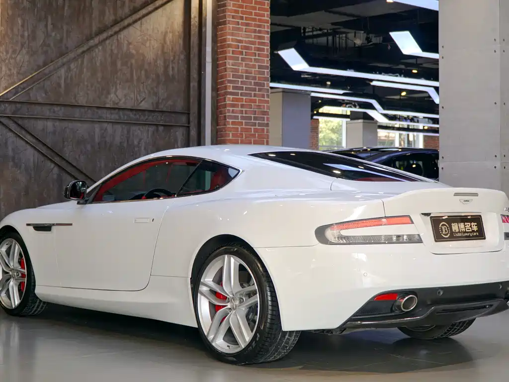Aston Martin DB9 2013 6.0L Coupe