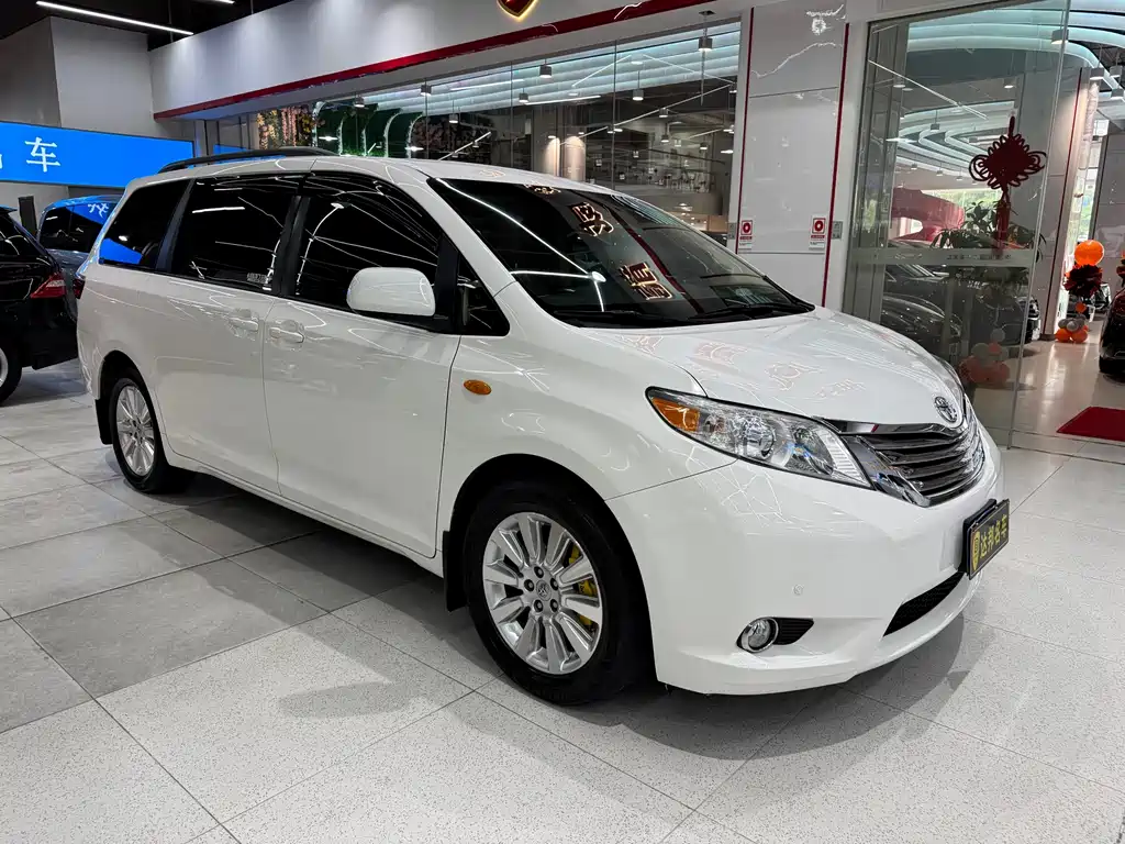 Toyota Sienna — миниатюра 3