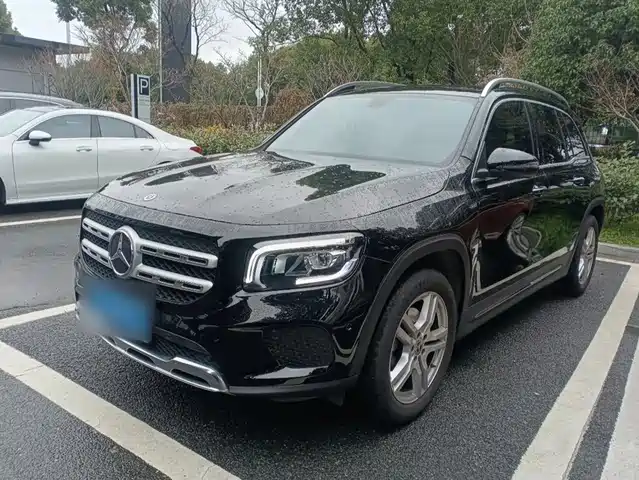 MERCEDES-BENZ GLB