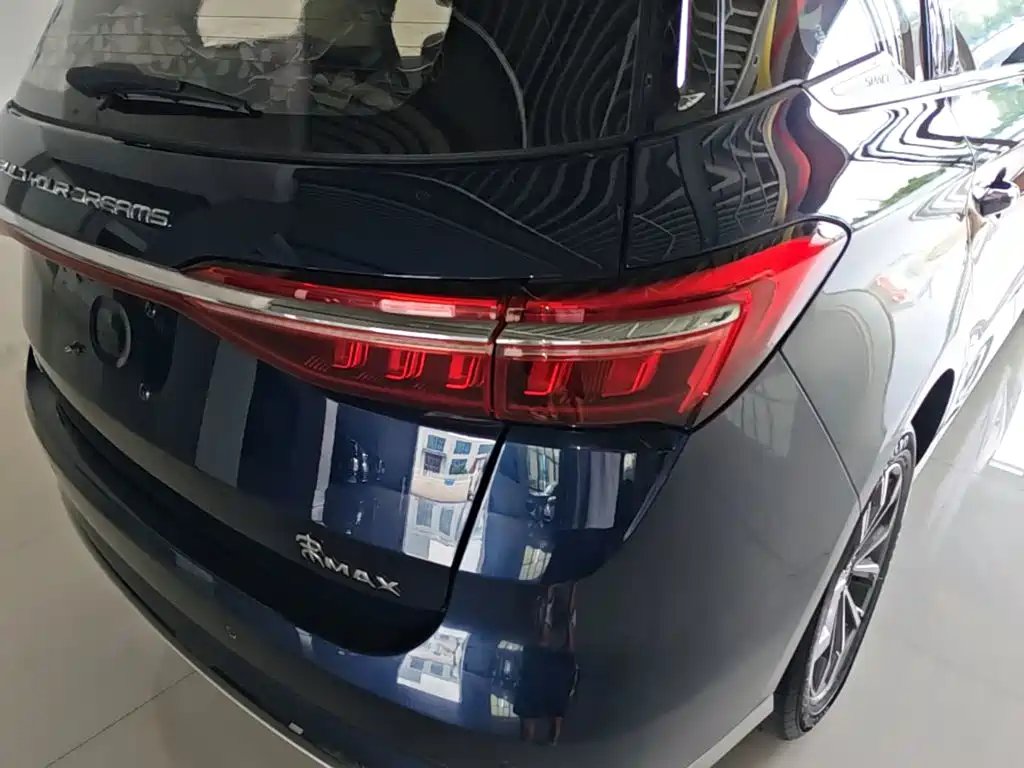 BYD MAX — миниатюра 8