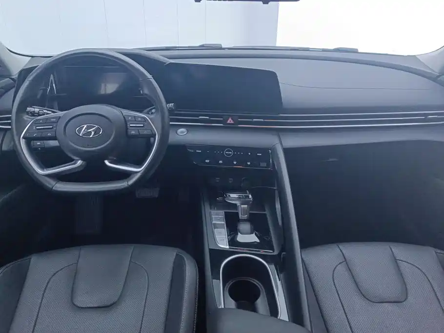 Hyundai Elantra — миниатюра 12