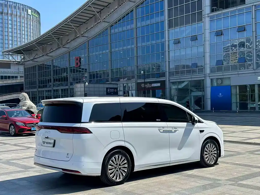 BYD Xia — миниатюра 6