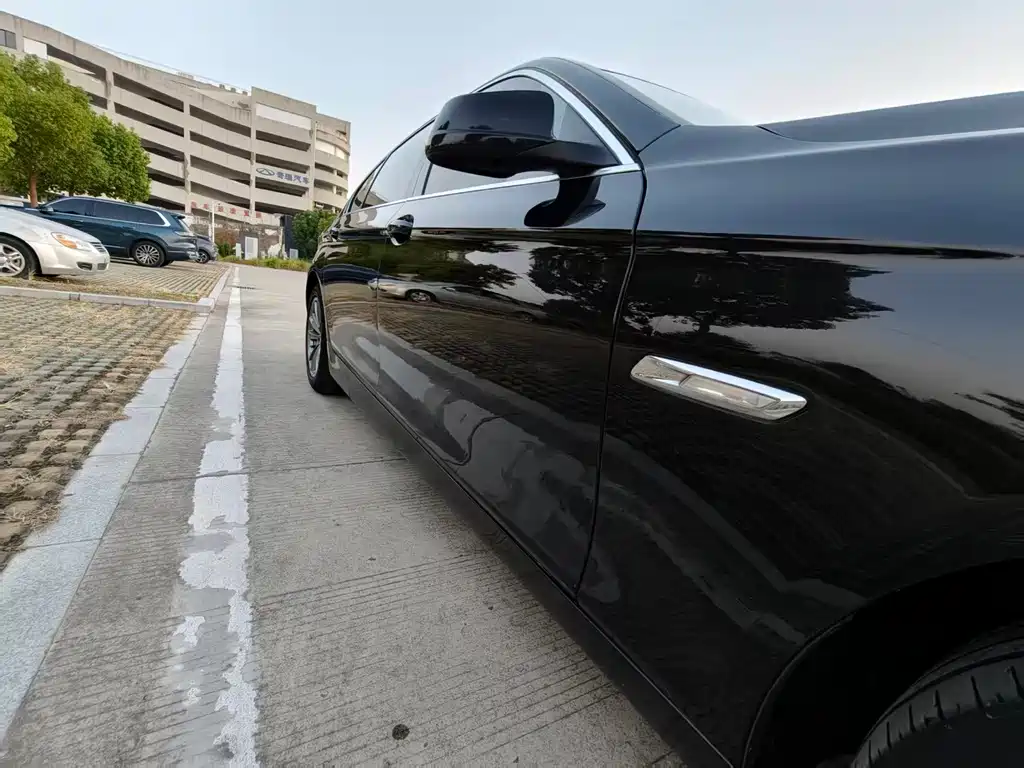 BMW 5 Series — миниатюра 19