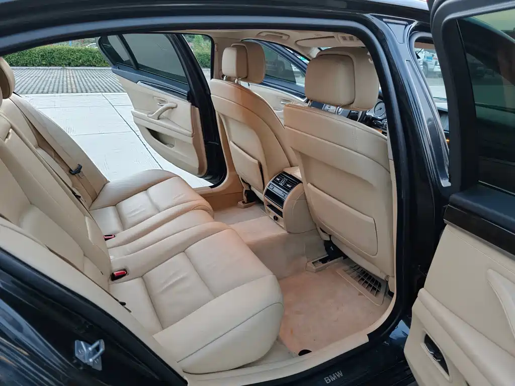 BMW 5 Series — миниатюра 9