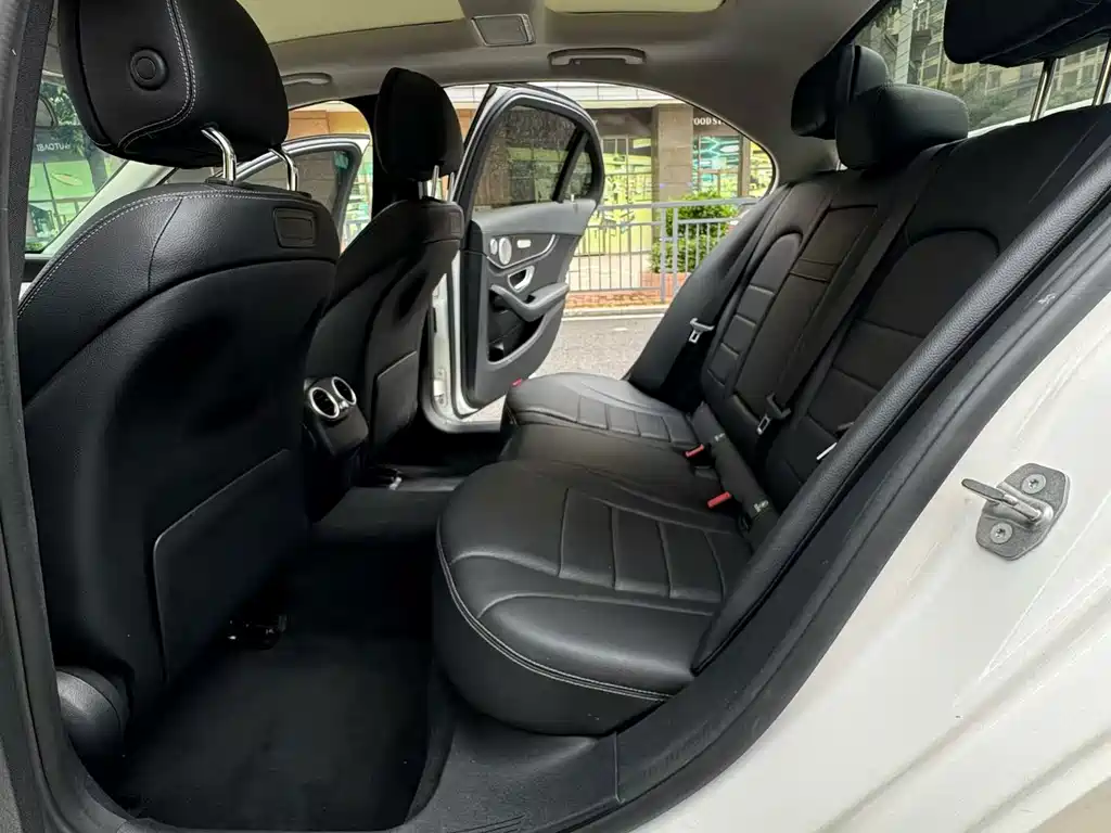 Mercedes-Benz C-Class — миниатюра 6