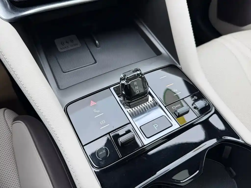 BYD PLUS New Energy — миниатюра 9