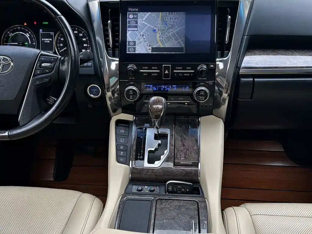 Toyota Vellfire — миниатюра 13