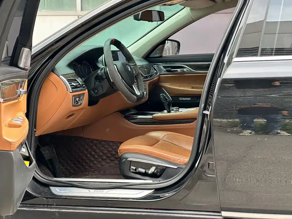 BMW 7 Series — миниатюра 4