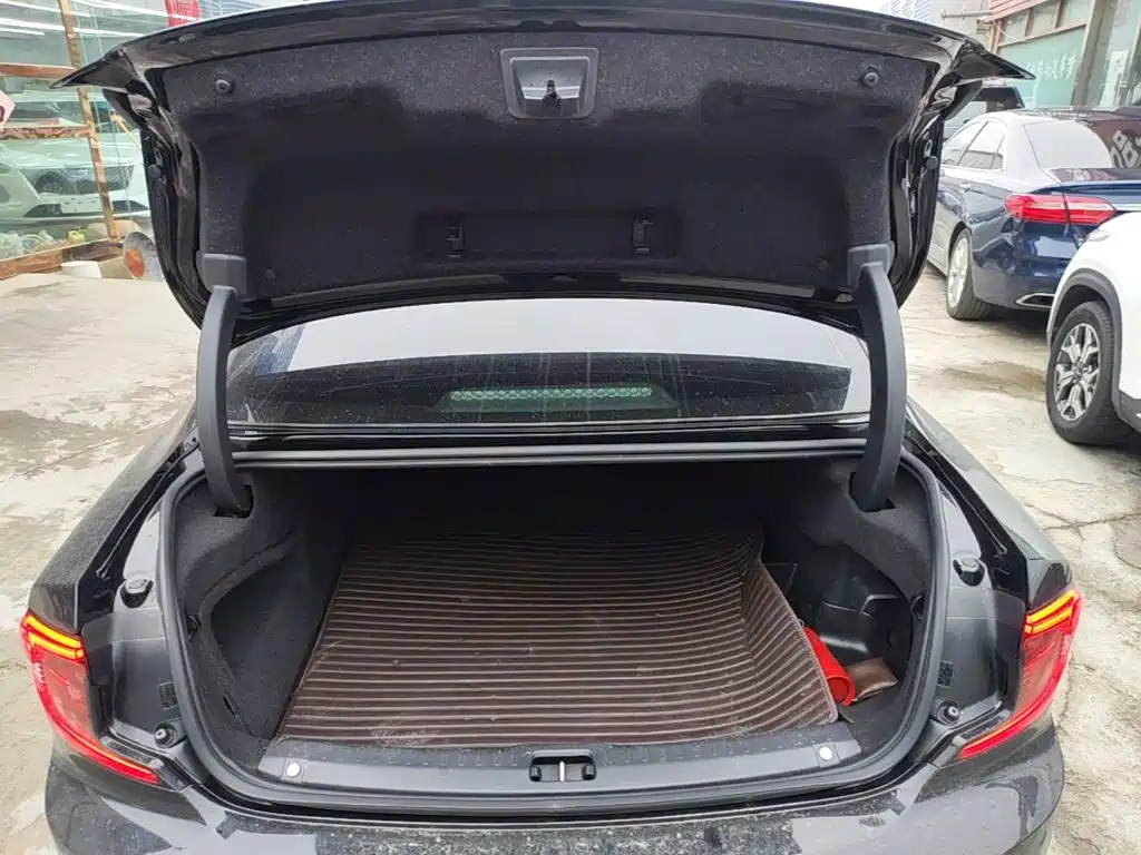 Volvo S90 PHEV — миниатюра 19